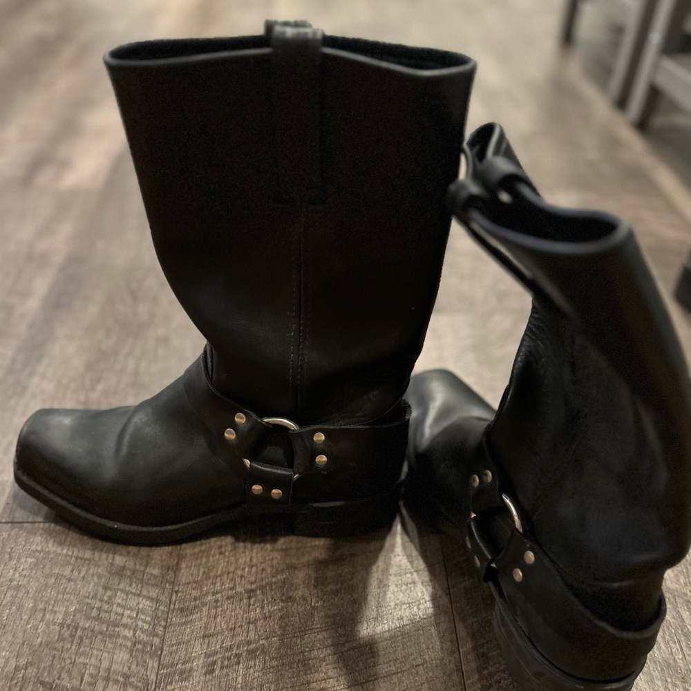 Men's FRYE BLACK Harness BOOTS Size 11  SILVER HARDWARE Like BRAND NEW! 12R